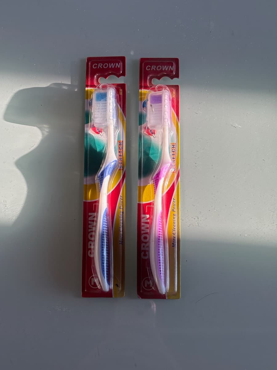 CEPILLO DENTAL ADULTO CON TAPA